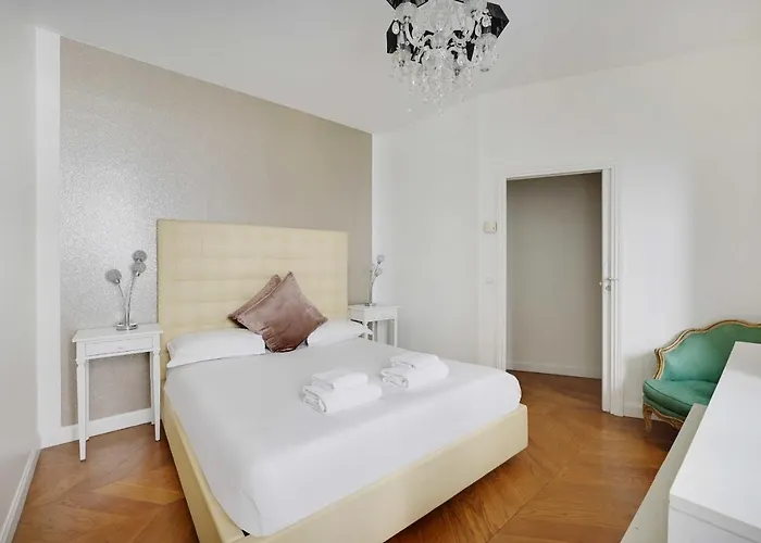 Appt Avenue Montaigne - Champs Elysees 2bd - 4p Lejlighed
