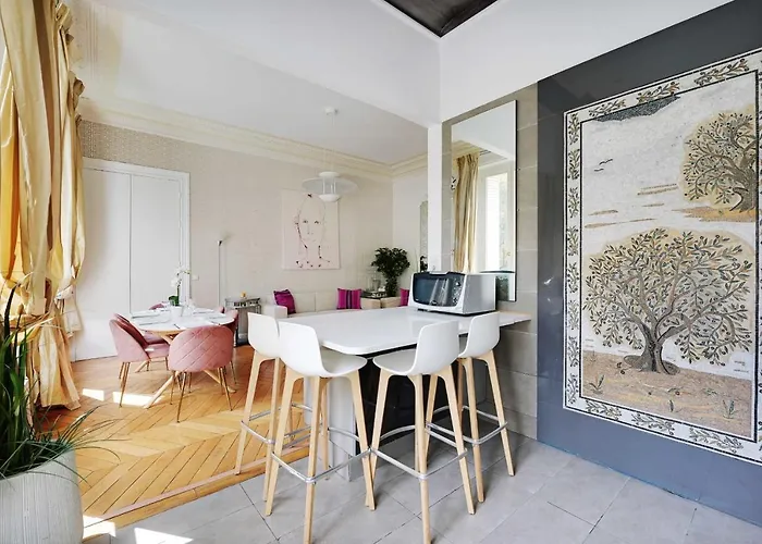 Appt Avenue Montaigne - Champs Elysees 2bd - 4p * Paris