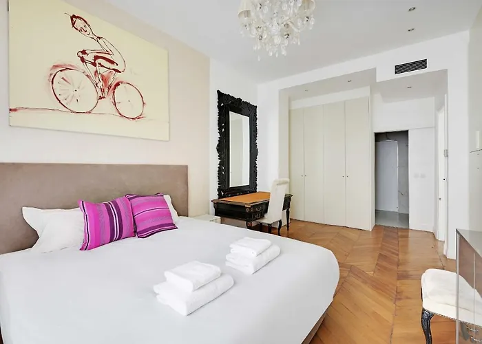 Appt Avenue Montaigne - Champs Elysees 2bd - 4p Lejlighed