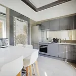 Appt Avenue Montaigne - Champs Elysees 2bd - 4p *