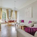 Appt Avenue Montaigne - Champs Elysees 2bd - 4p *