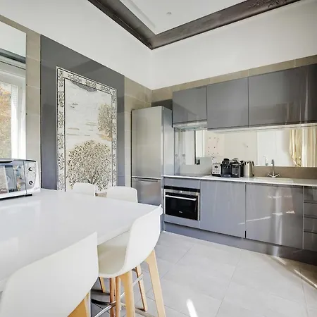Appt Avenue Montaigne - Champs Elysees 2bd - 4p *