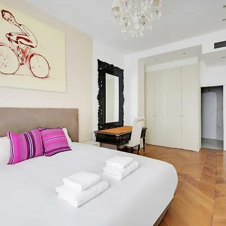Appt Avenue Montaigne - Champs Elysees 2bd - 4p Apartmán