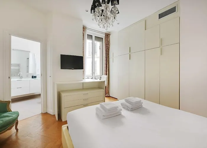 Appt Avenue Montaigne - Champs Elysees 2bd - 4p
