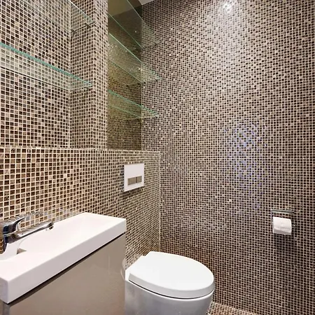 Appt Avenue Montaigne - Champs Elysees 2bd - 4p * פריז