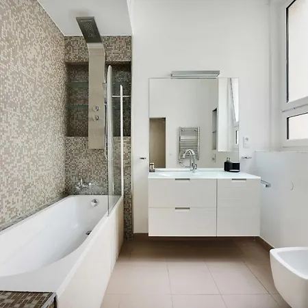 Appt Avenue Montaigne - Champs Elysees 2bd - 4p