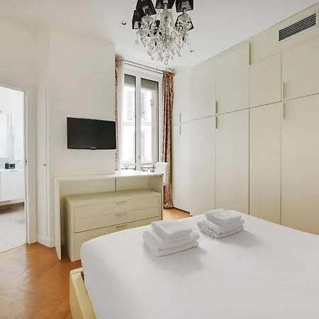 Appt Avenue Montaigne - Champs Elysees 2bd - 4p
