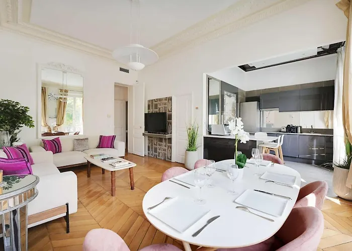 Appt Avenue Montaigne - Champs Elysees 2bd - 4p Apartman Párizs